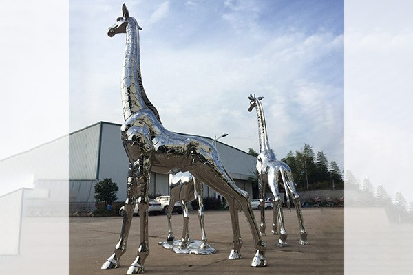 Large Stainless Steel Giraffe Sculptures – Custom Mirror-Finish Outdoor Animal Art for Parks, Plazas, and Public Spaces